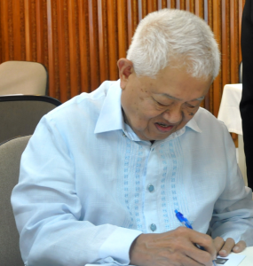 PM Cesar Virata, one of DAP’s Eminent Fellow and first Chairman of the institution, signs a book on the launch of The Fellows Speak at DAP Bldg., Pasig City . 